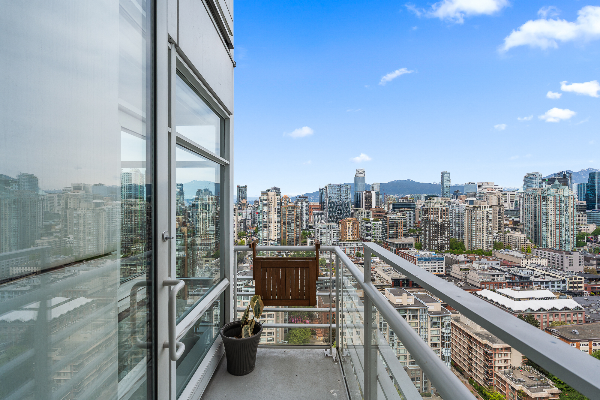 #3605 - 1199 Marinaside Crescent